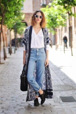 Mom jeans with blouse and cardigan