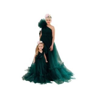 Cute Green Dresses For Mother-Daughter Twinning Photoshoot
